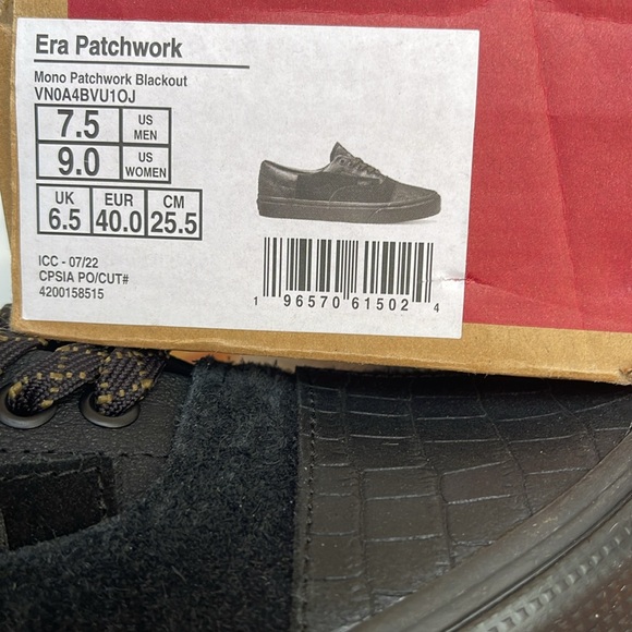 Vans WMNS Era Patchwork
Mono Patchwork Blackout
VN0A4BVU10J
Sneakers - Picture 16 of 16